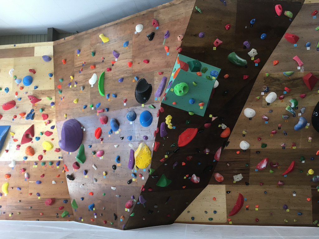 Kandi holds and volumes | Cronico indoor climbing facility